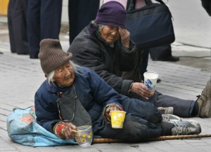 72806547-ElderlyChineseBeggar